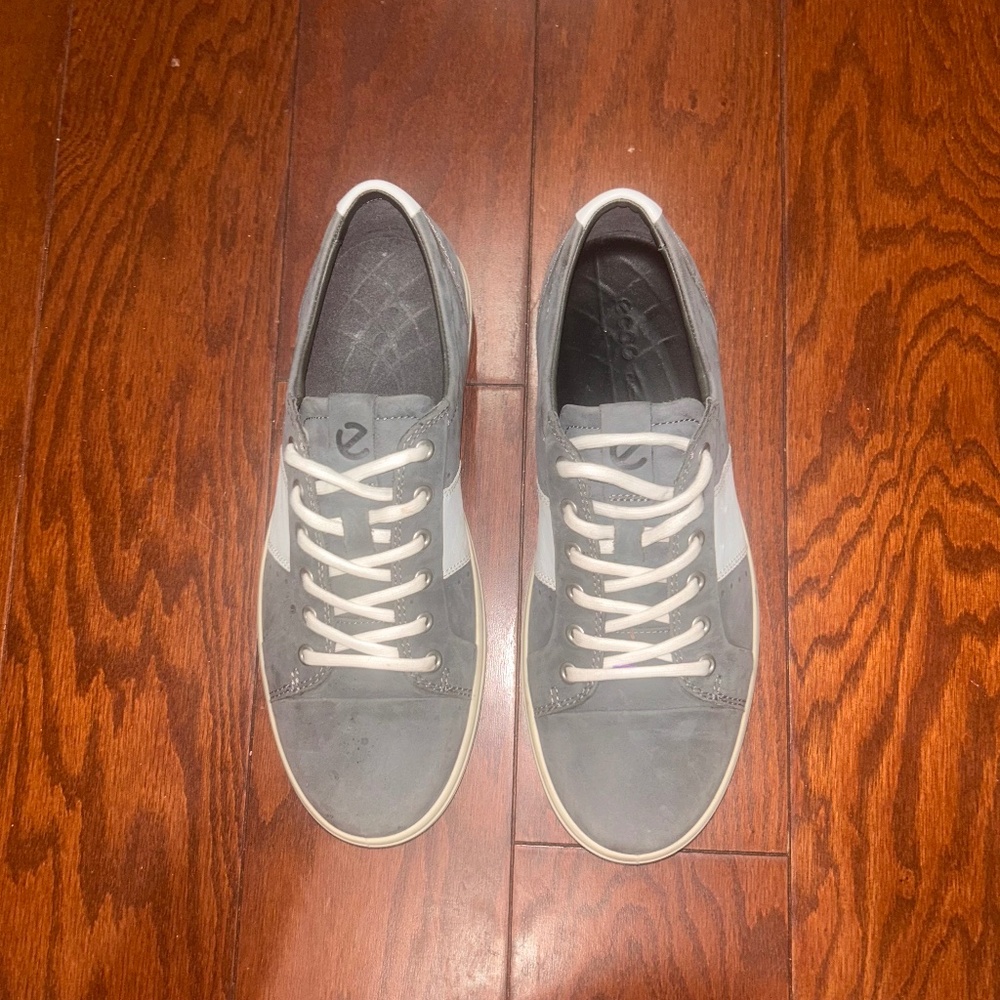 Ecco Grey & white Leather Sneaker Men’s Size 8/women’s 10